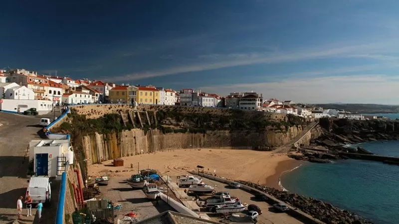 Mueren dos turistas en Portugal al caerse de un acantilado mientras se tomaban un selfi