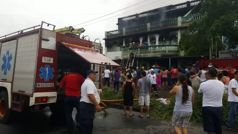 Nicaragüenses denuncian que policías provocaron incendio en el que murieron cuatro personas en Managua
