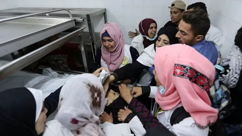 Paramédica palestina muere cuando atendía heridos en Gaza