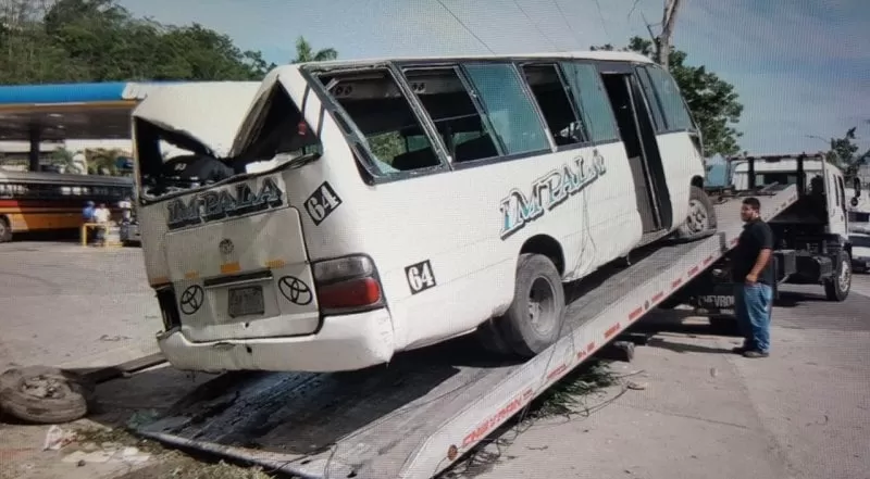 Se accidentan bus y rastras en San Pedro Sula