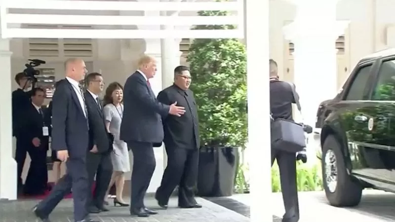 Trump muestra a Kim Jong-un el interior de 'La Bestia', su limusina presidencial