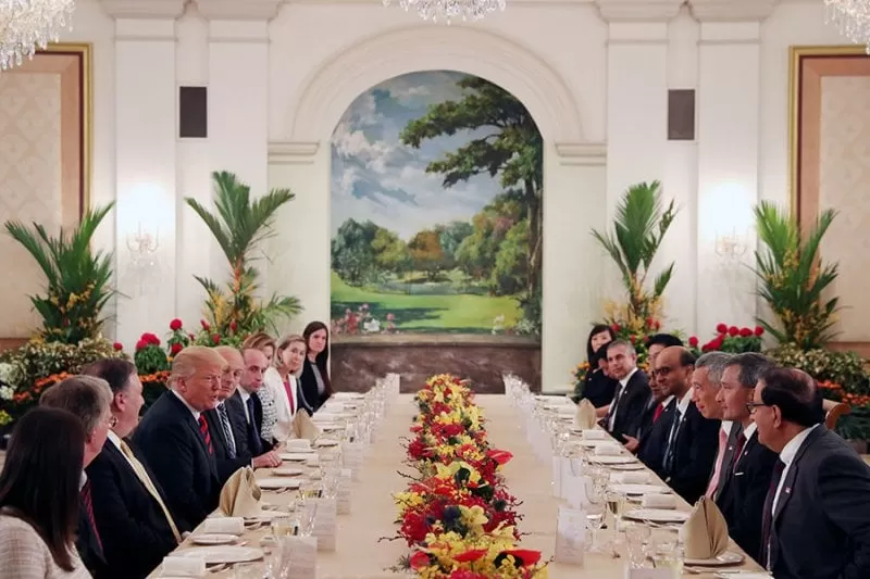 Trump se reúne con el primer ministro de Singapur