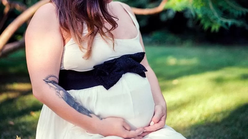 Una británica pasó 8 meses confundiendo su embarazo con problemas digestivos