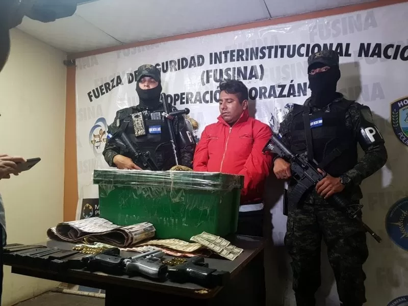 Detienen a ciudadano en posesión de varias armas en Comayagüela