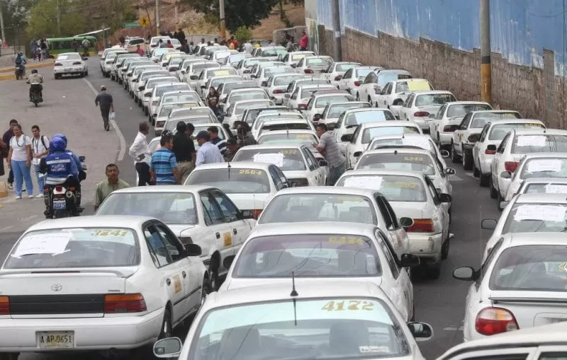 El paro de taxis continuará si no hay baja a la Tasa vial Municipal