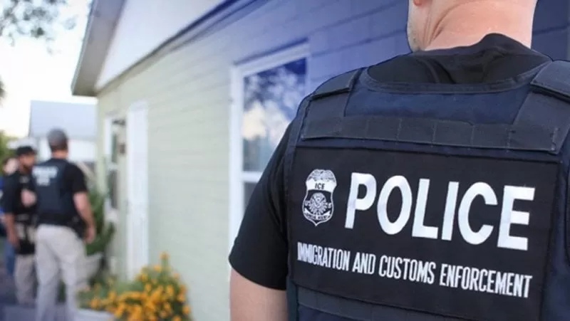 ICE se enfrenta a policía por liberación de un mexicano