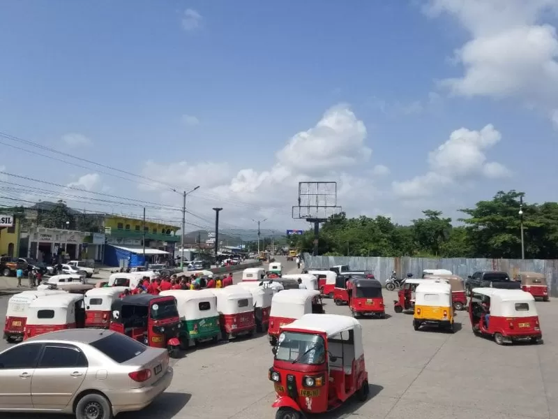 Mototaxis se van a paro en la Entrada Copán... Aquí las razones