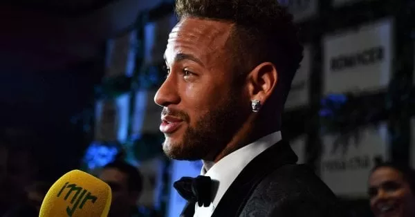 Neymar: ''Me quedo en París, tengo un contrato''