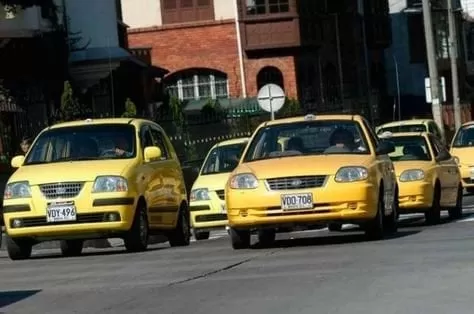 Taxista estafa a turista boliviano en Colombia y le cobra $us 2.365 por una carrera