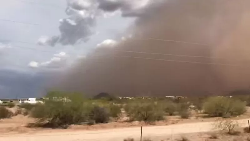 Tormenta de arena 'apocalíptica' azota el desierto en Arizona