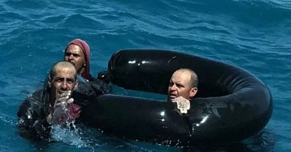 Tres cubanos pasaron cuatro días en el mar aferrados a un neumático