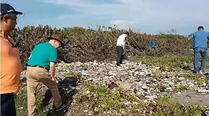 VIDEO: Vuelve a llenarse de basura la bahía de Omoa