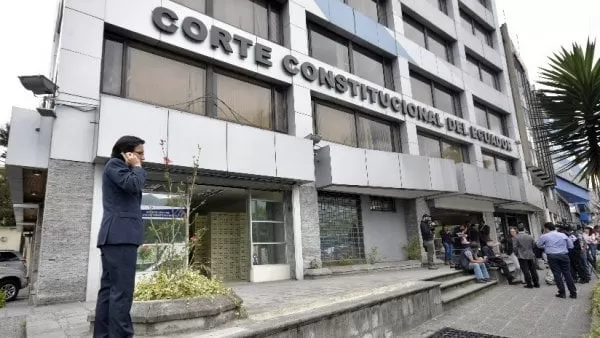 Ecuador: Destituyen a los jueces de la Corte Constitucional