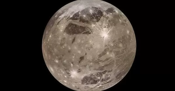 El satélite más grande de Júpiter 'canta' como un coro y emite ondas 'asesinas'