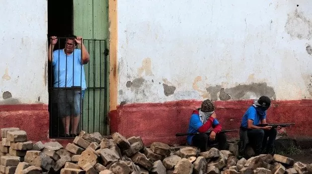 Miles de nicaragüenses huyen de su país por la crisis