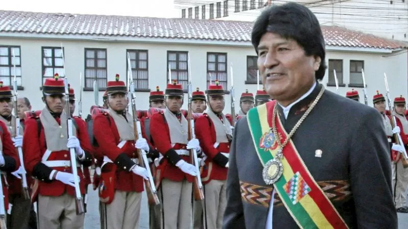 Roban la banda y la medalla presidencial de Bolivia