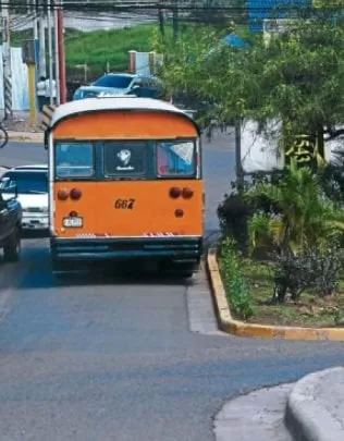 VIDEO: Denuncian pésimo estado de bus que cubre la ruta Gracias-Santa Rosa