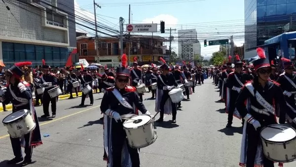 El Instituto San Juan Bosco brindó un espectáculo en los desfiles patrios