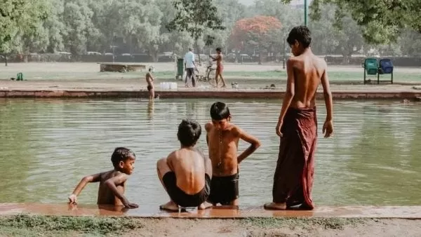 La India: Un niño con 24 dedos corre el riesgo de ser sacrificado por culpa de un hechicero