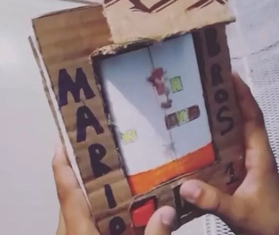 Niño venezolano crea Game Boy con cartón y sorprende al mundo