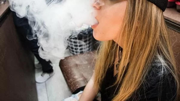 Tres adolescentes obligan a una niña a fumar marihuana en Colombia