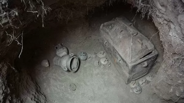 Un agricultor encuentra por casualidad una tumba de hace 3.400 años en Grecia