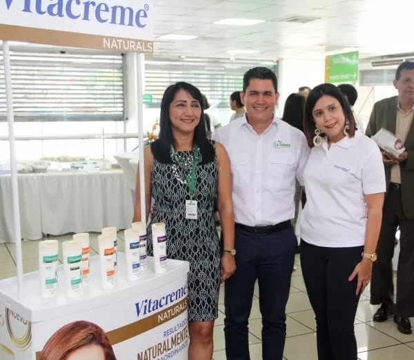 Vitacreme presenta su nueva línea para el cuidado del cabello junto con Supermercados La Colonia