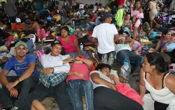 Así dormirán esta noche migrantes hondureños en Tapachula