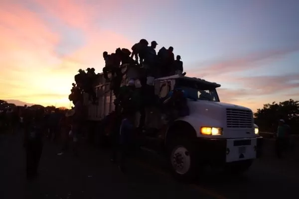 México: A las 5 de la mañana la caravana de migrantes salió de Niltepec rumbo a Juchitán de Zaragoza