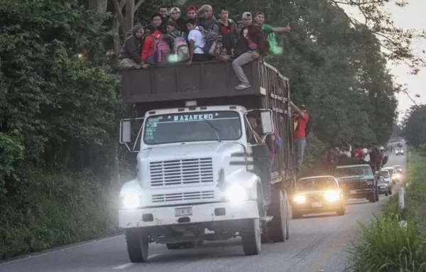 México: Avanza caravana de migrantes a Santiago Niltepec, Oaxaca
