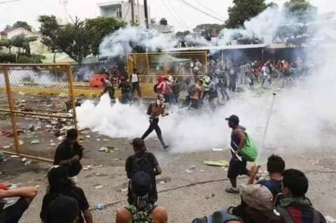 Niña de cuatro meses resultó herida en enfrentamiento entre migrantes hondureños y policías