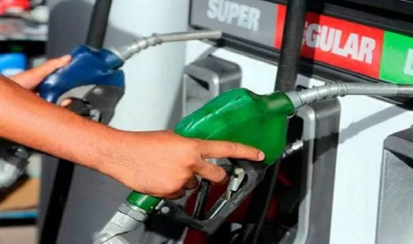 Precios de combustibles reportan un nueva rebaja