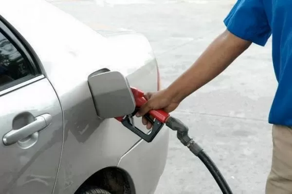 Precios de los combustibles incrementan este lunes en el país
