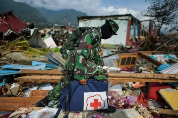 Siguen las búsquedas en Indonesia tras el tsunami que dejó más de 1.640 muertos