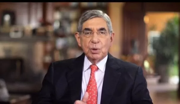 Un día como hoy: El costarricense Oscar Arias Sánchez recibe el Premio Nobel de la Paz