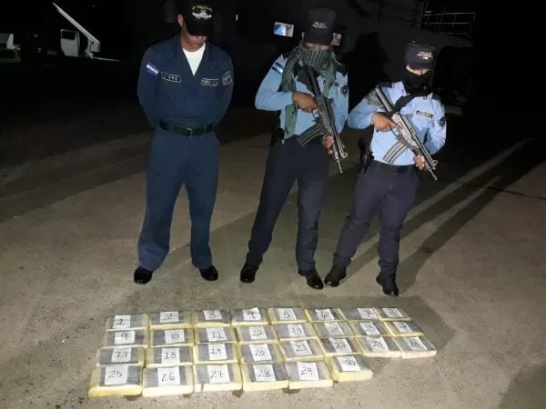 Agentes antidrogas decomisan al menos 60 kilos de supuesta cocaína en Gracias a Dios