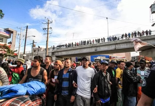 Autoridades mexicanas bloquearon el acceso a la garita de El Chaparral de unos 200 de los más 4.000 migrantes