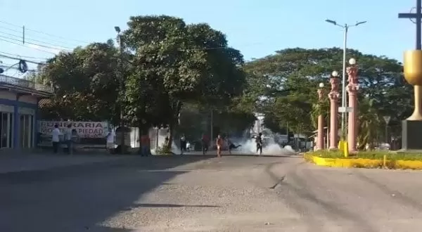 Choluteca: Enfrentamiento en protesta deja 4 policías y 7 protestantes heridos