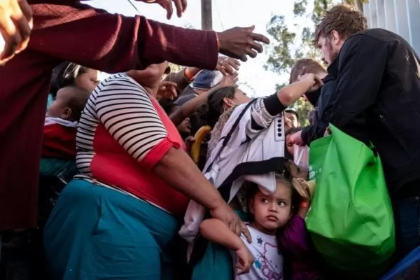 Colarse a EE.UU o quedarse en México: la disyuntiva de la caravana migrante
