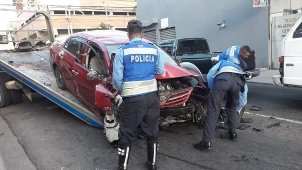 Dos lesionados deja accidente vehicular en Comayagüela
