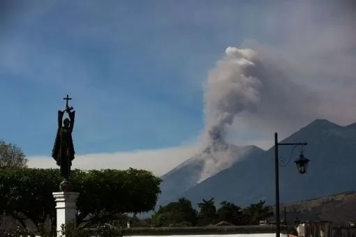 Guatemala: Volcán de Fuego podría entrar en erupción en las próximas horas