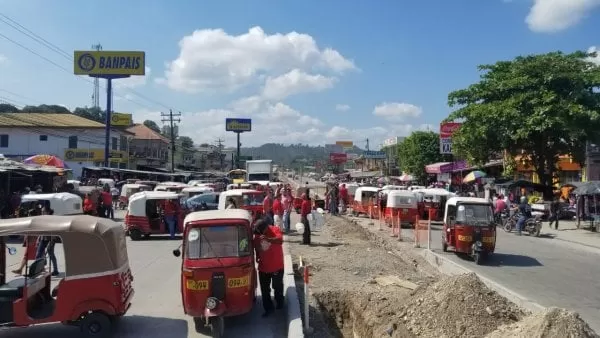 Huelga de mototaxis en la Entrada Copán... Tomada la CA4