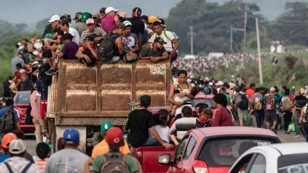 México: Tras caminar 6 horas, segunda caravana de migrantes llega a Tapanatepec