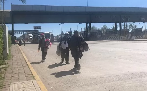 Migrantes de la segunda caravana llegan a Querétaro