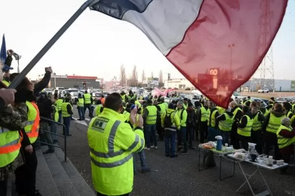 Protesta ciudadana contra Macron en toda Francia