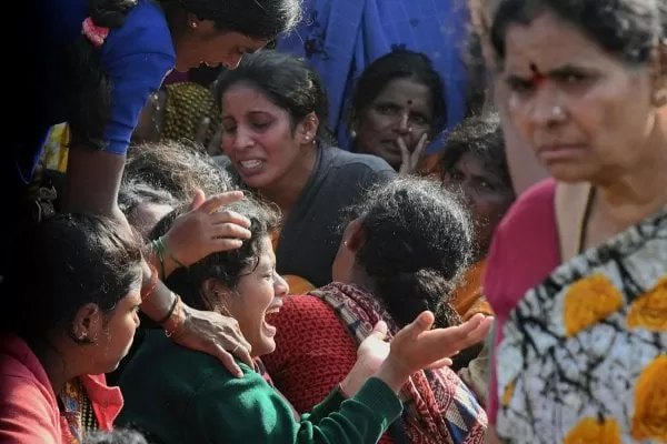 Un accidente de autobús en India mata a 28 personas, la mayoría niños