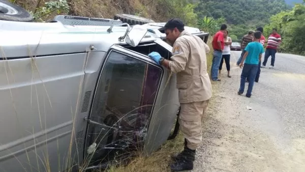 Accidente en carretera cerca de Cantarranas