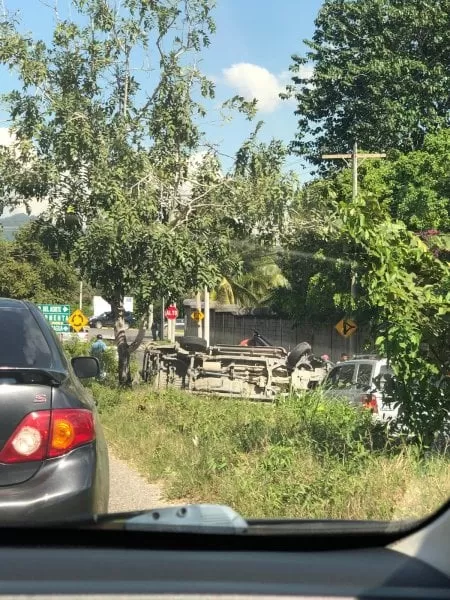 Video: Pérdidas materiales deja accidente vehicular en Villas Mackay, San Pedro Sula