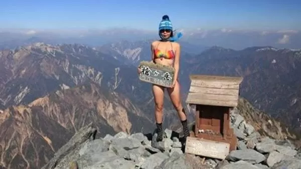 Muere congelada Gigi Wu, la montañera que escaló 3.952 metros en bikini