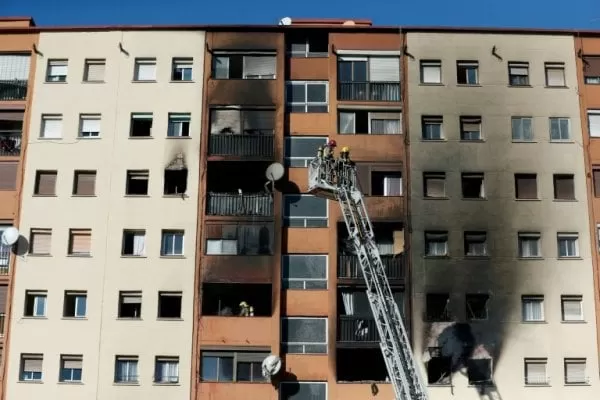 Tres muertos en el incendio de un edificio en España